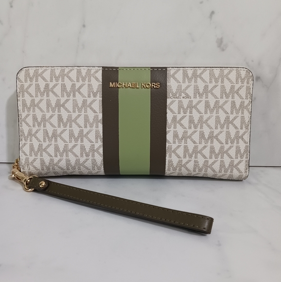 MICHAEL Michael Kors Handbags - Michael Kors Jet Set Travel Continental  Wallet Wristlet in Sage & Olive Large